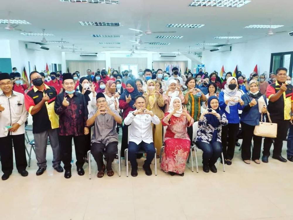 Jamilah begambar ungkup kenang enggau bala temuai maya Program 'Sayangi Jantung Anda' beserimbai enggau Hari Sarawak 2022 bedau lama ti udah.