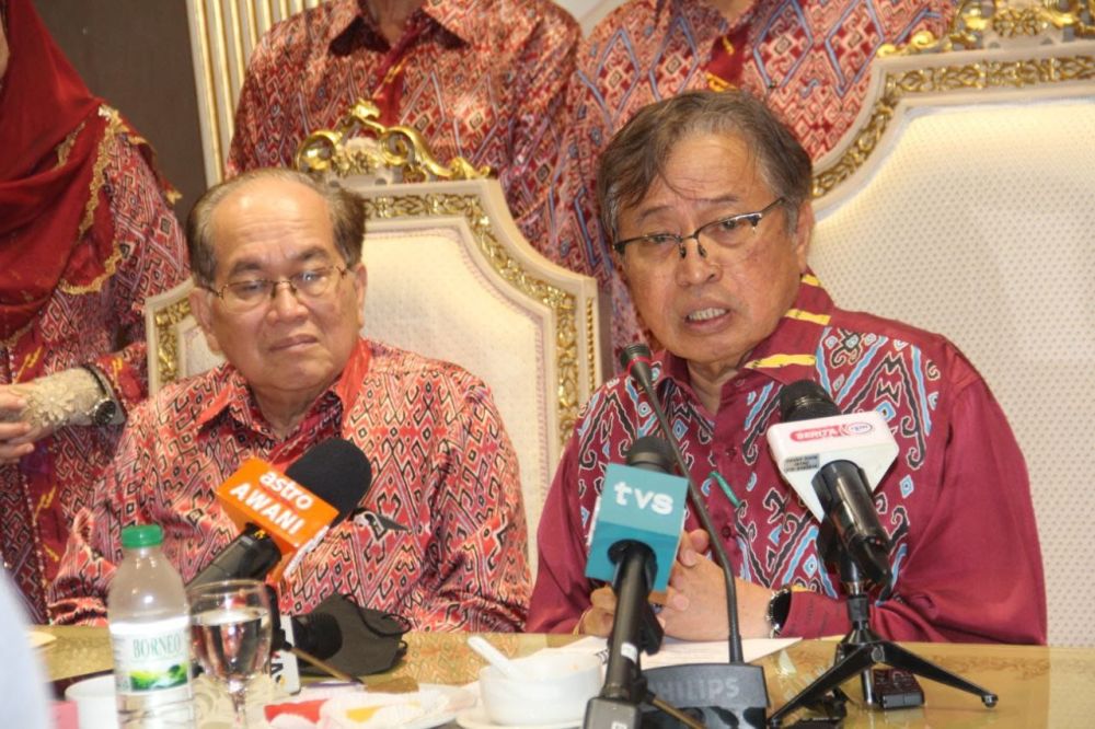 Abang Johari pada sidang media selepas mempengerusikan mesyuarat Majlis Tertinggi PBB hari ini.