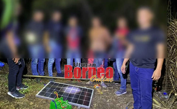  Suspek dan barang rampasan dibawa ke Balai Polis Bombalai untuk siasatan lanjut.