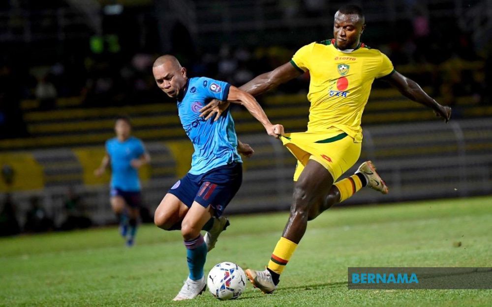 Antara babak perlawanan antara Sabah FC dan Kedah Darul Aman FC yang menyaksikan keputusan 1-1 di Stadium Darul Aman pada Rabu malam. 