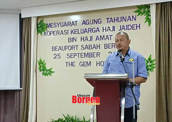  Zainih menyampaikan ucapannya sebelum Mesyuarat Agung Tahunan kali kedua Koperasi Keluarga Haji Jaideh Bin Haji Amat Beaufort Sabah Berhad.