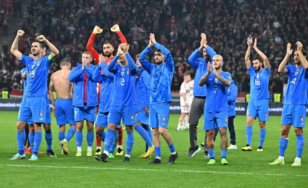  Pemain Itali meraikan kemenangan sejurus tamat perlawanan Liga Negara UEFA Kumpulan 3 di antara Hungary dan Itali di Budapest, kelmarin. — Gambar AFP