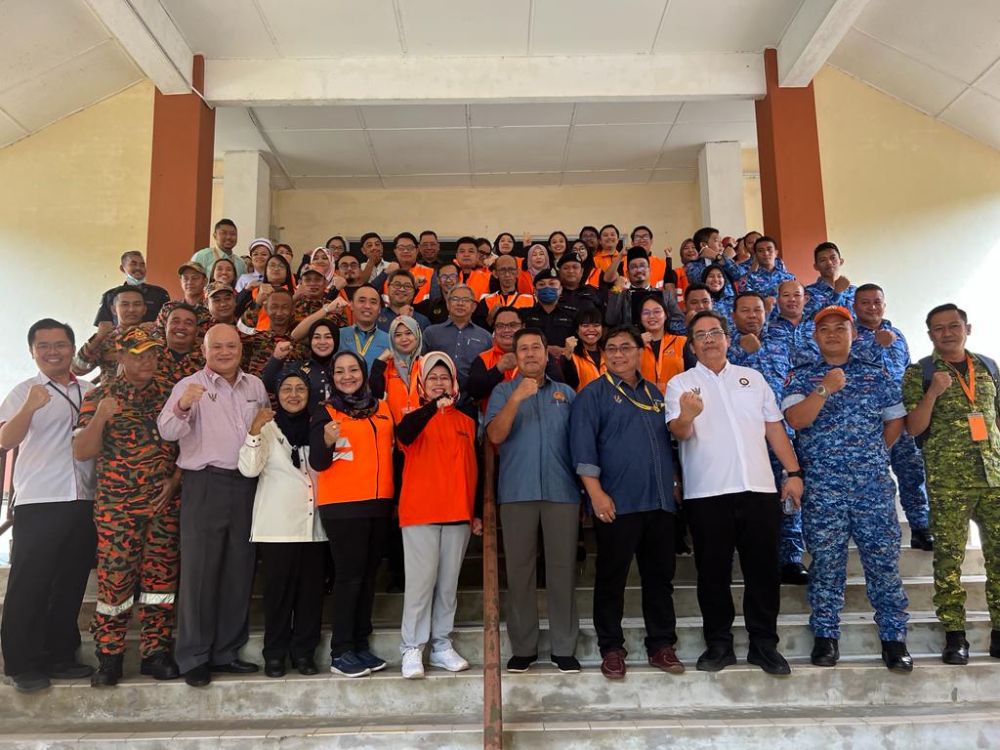  Fatimah merakamkan kenangan program Latih Amal dan Simulasi PPS Bencana Peringkat Negeri Sarawak 2022 di Dewan Serbaguna Ranchan, Serian hari ini.