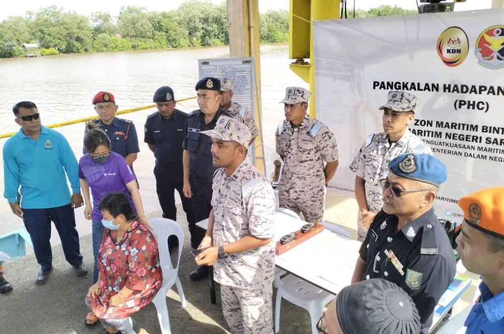 Pegawai Maritim Malaysia dan pegawai-pegawai agensi penyelamat lain serta waris mangsa mengambil keputusan menamatkan Ops Carilamat pada jam 3 petang di Jeti LKIM, pada Rabu.