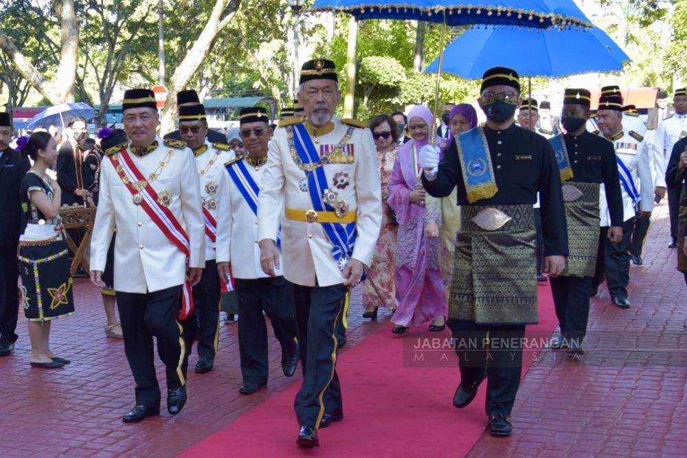  Tun Juhar tiba di Padang Merdeka bagi menghadiri upacara perbarisan sempena Hari Jadi Rasminya Ke-69.
