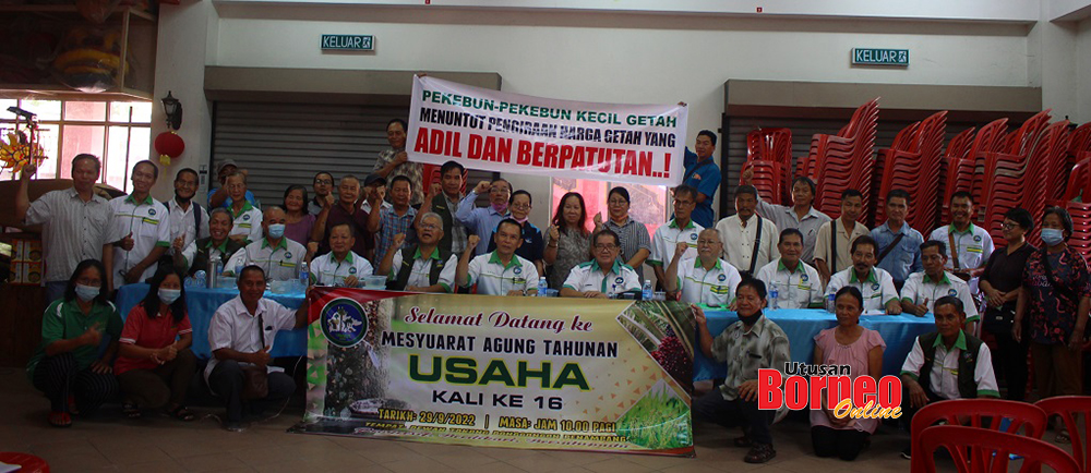  Ahli-ahli USAHA terdiri daripada pekebun kecil menuntut harga adil dan berpatutan.