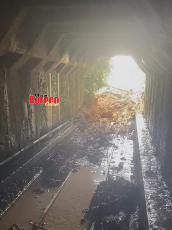  Keadaan landasan keretapi di Terowong Dambai yang terjejas akibat tanah runtuh.