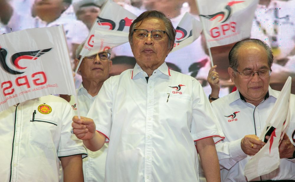 Abang Johari lebuh ti ngemunka Raban Pengawa Bekimpin Nembiak Gabungan Parti Sarawak (GPS) di Stadium Perpaduan, kilah ensana. - Gambar Muhammad Rais Sanusi