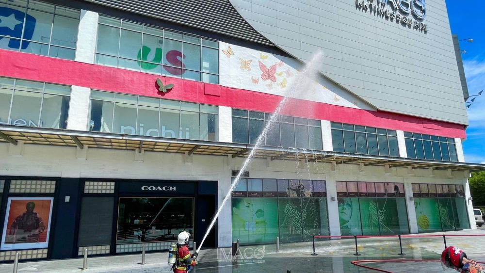  Pasukan Bomba semasa menjalankan latihan kebakaran di Imago Shopping Mall.