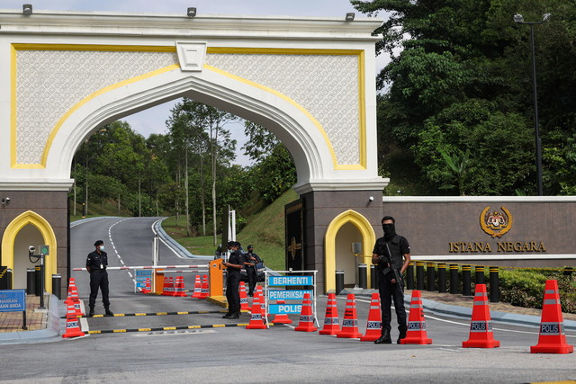  Suasana di pekarangan Pintu Dua Istana Negara hari ini. - Gambar Bernama