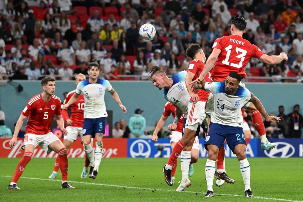 Sebahagian daripada babak aksi perlawanan Piala Dunia 2022 Kumpulan B di antara Wales dan England di Stadium Ahmad bin Ali di Doha. — Gambar AFP
