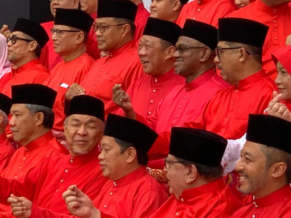  Bung Moktar bersama Presiden UMNO Datuk Seri Ahmad Zahid Hamidi dan Timbalan Presiden UMNO Datuk Seri Mohamad Hassan serta barisan Ahli Majlis Tertinggi UMNO.