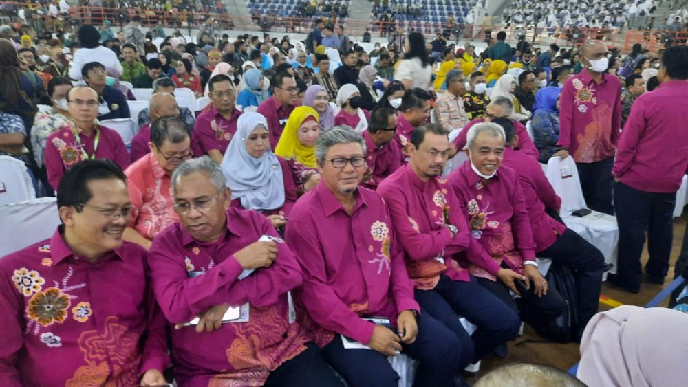  Mokhtar bersama Presiden ISWAMI Indonesia, Asro Kamal Rokan dan sebahagian delegasi ISWAMI Malaysia ketika menghadiri perasmian HPN 2023.