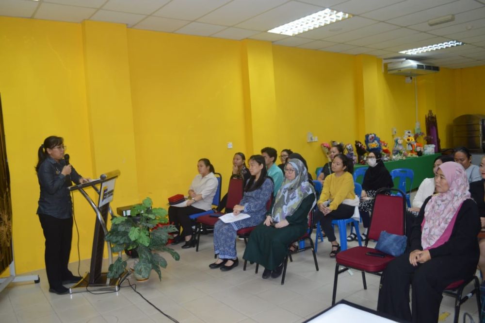 Shirley lebuh ti meri jaku lalau maya program bejadi nya.