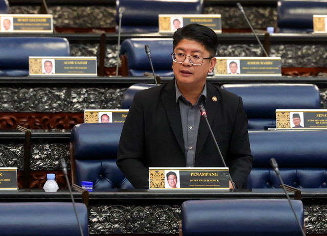 Ewon ketika perbahasan sesi jawatankuasa belanjawan pada Mesyuarat Pertama Penggal Kedua Parlimen ke-15 di Bangunan Parlimen hari ini. - Gambar Bernama