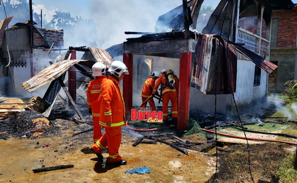  Pasukan dari BBP Papar menjalankan operasi memadam kebakaran di lokasi kejadian. Gambar ihsan JBPM Negeri Sabah