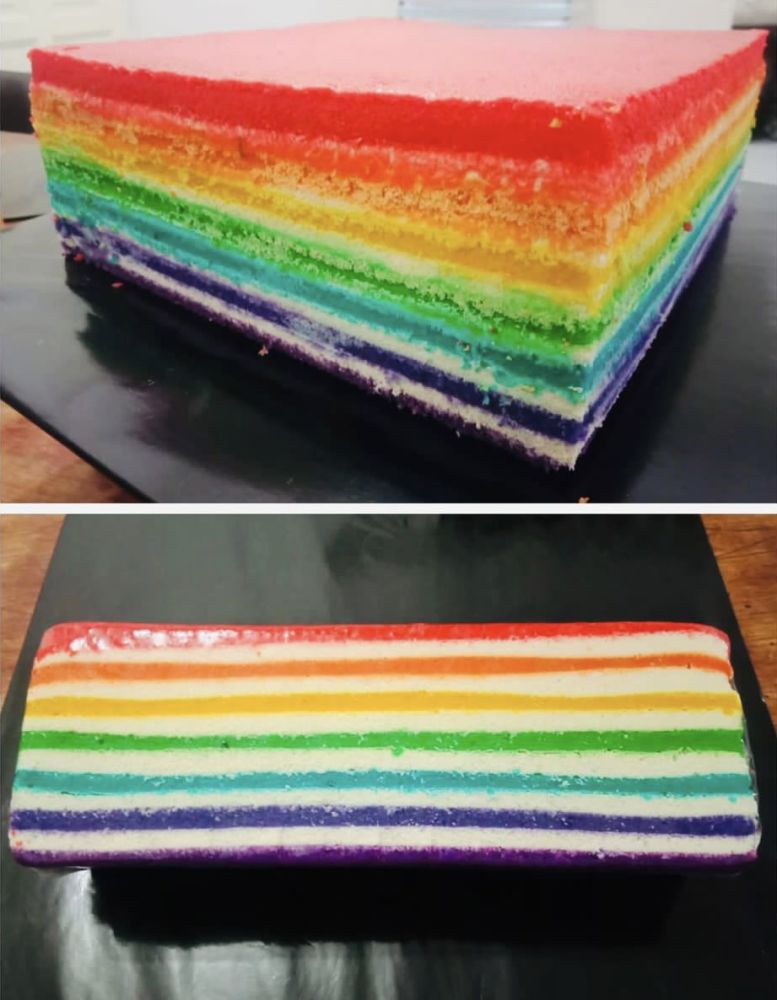  Kek lapis Rainbow Cheese antara yang paling laris ketika musim perayaan. 