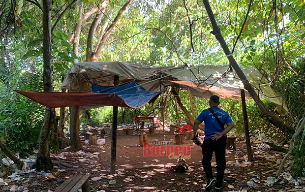  Polis berjaya menyerbu tempat perjudian sabung ayam di daerah ini.