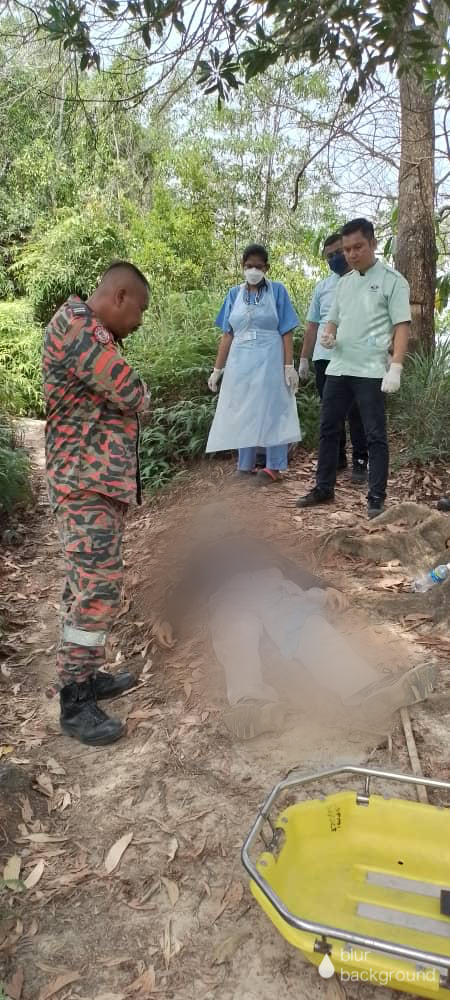  Kakitangan KKM menjalankan pemeriksaan di lokasi kejadian.