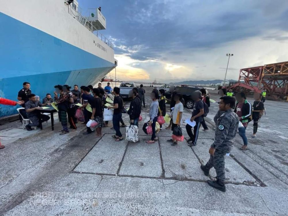  Sebahagian PTI yang dihantar pulang ke negara asal masing-masing.