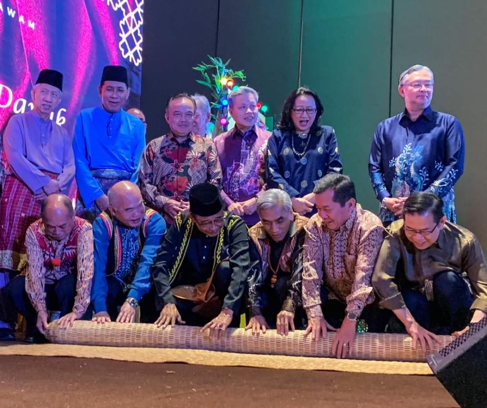 Abdul Karim ngiling bidai maya bejadi Pengerami Raya-Ngiling Bidai Gawai Dayak ba Hotel Pullman, Kuching malam ensanus.