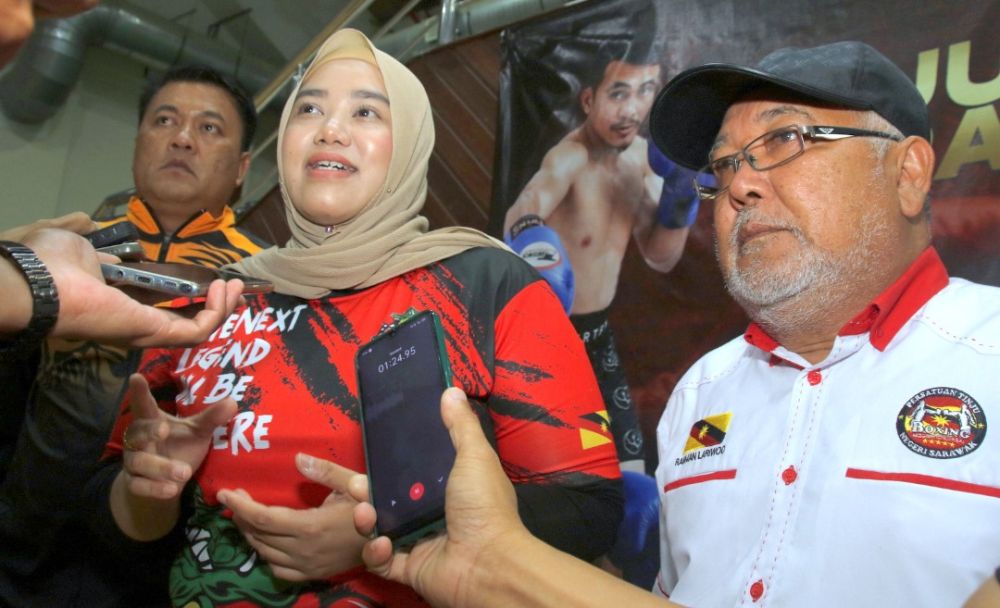 Dayang Noorazah ditemui media selepas merasmikan Kejohanan Tinju Peringkat Sarawak 2023 di Stadium Sri Aman, semalam.