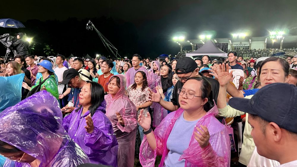 Hujan lebat tidak menghalang lebih 20,000 penganut Kristian hadiri Malam Pentakosta