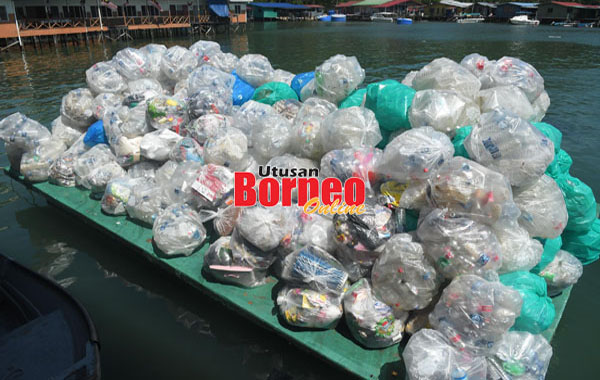  Sebanyak kira-kira 12 tan sampah berjaya dikumpulkan sempena Program 'Plastic for Food' di Pulau Gaya.