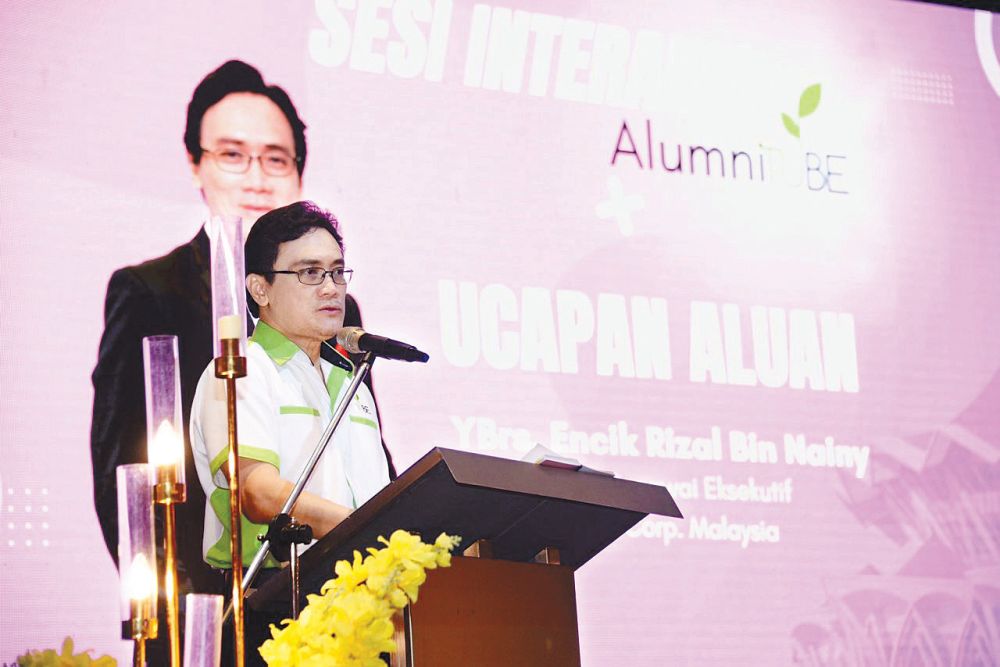  Rizal menyampaikan ucapan pada Sesi Interaksi Bersama Alumni Tunas Usahawan Belia Bumiputera (TUBE) Sarawak 2023 di Kuching.