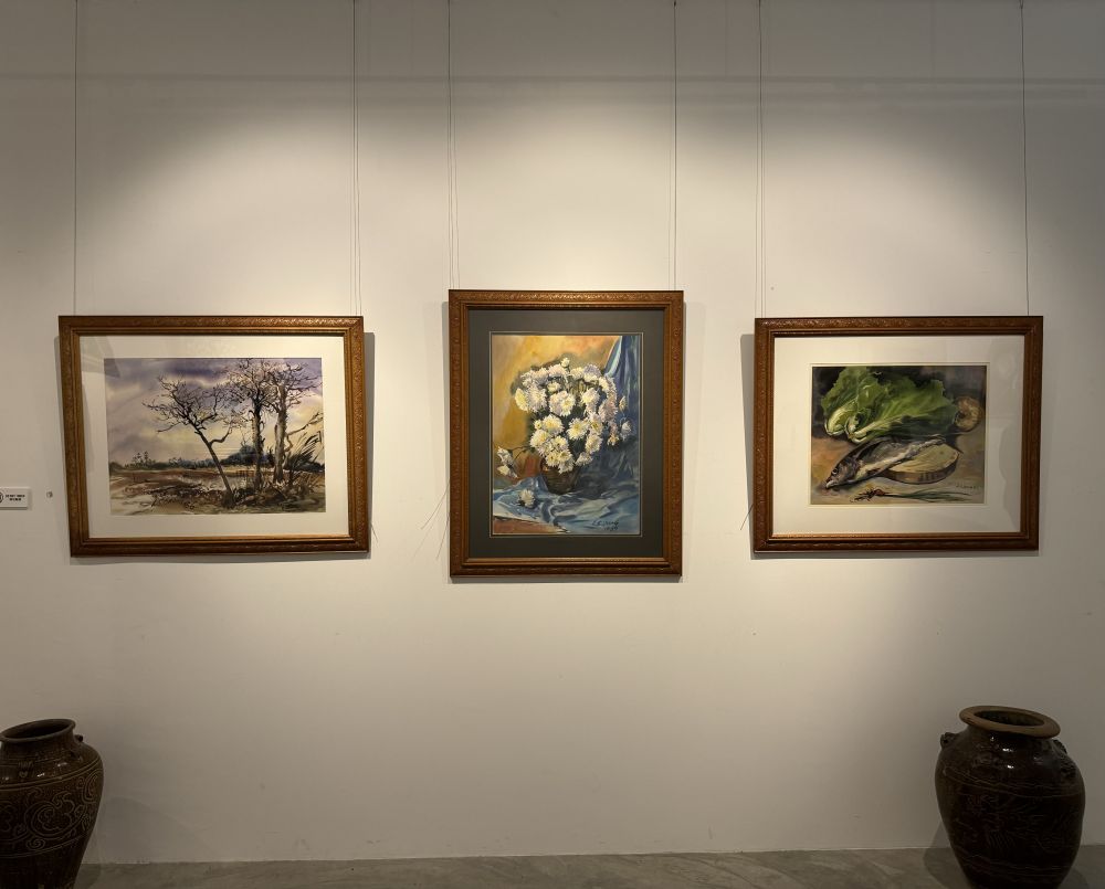 : Beberapa lukisan Chong dipamerkan di pameran seni selama lapan minggu itu.