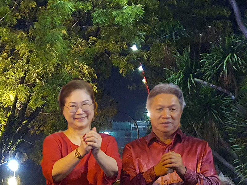  Christina (kiri) dan Sabin menjemput warga Bandaraya Kota Kinabalu datang memeriahkan Segama Mega Bazar sempena Tahun Baharu Cina 2024.