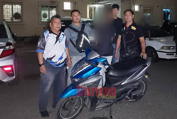  Suspek dan motosikal berkenaan dibawa ke IPD Tawau untuk siasatan lanjut.