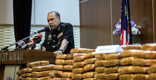  Mohd Mokhtar Mohd Shariff ketika sidang media mengenai rampasan 206 ketulan dadah disyaki ganja seberat 206 kilogram yang bernilai RM618,000 di Bukit Aman hari ini. - Foto BERNAMA