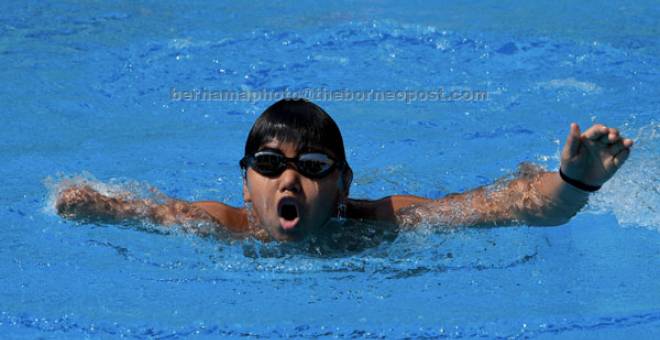 BERTENAGA: Zy melakukan latihan renang di Kelab Sukan Pulau Pinang. — Gambar Bernama