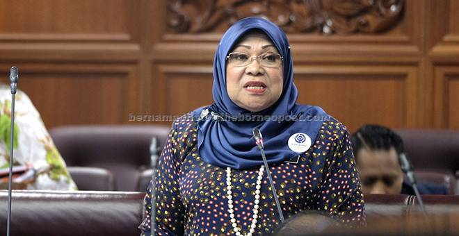 BENTANG: Rohani menjawab soalan di hadapan S A Vigneswaran pada persidangan mesyuarat pertama penggal keenam Parlimen ke-13 majlis mesyuarat Dewan Negara di Bangunan Parlimen semalam. — Gambar Bernama