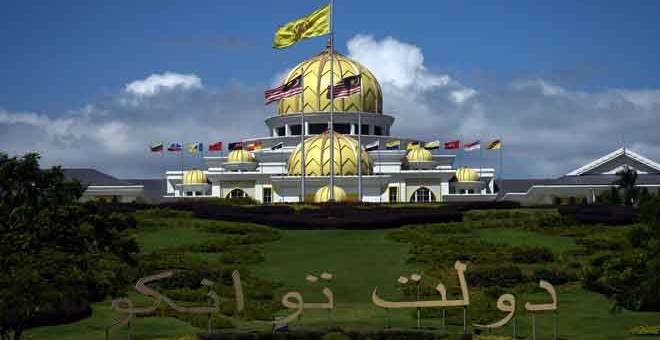 MESYUARAT KHAS: Suasana di pekarangan Istana Negara sewaktu tinjauan Mesyuarat Majlis Raja-Raja selepas peletakan jawatan Yang di-Pertuan Agong semalam. — Gambar Bernama