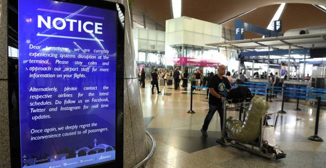 Operasi di Lapangan Terbang Antarabangsa Kuala Lumpur (KLIA) mula beransur pulih selepas mengalami gangguan sistem sejak 22 Mac lepas ketika tinjauan fotoBernama pada Sabtu. - Gambar Bernama 