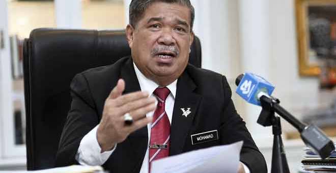 JAWAB: Mohamad Sabu bercakap ketika sesi temu bual khas bersama Bernama di Kementerian Pertahanan dekat Kuala Lumpur, semalam. — Gambar Bernama