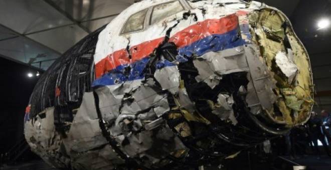 Keadaan bangkai pesawat MH17 yang ditembak jatuh di timur Ukraine pada 2014 - Gambar fail AFP