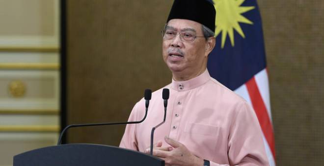 Muhyiddin ketika menyampaikan perutusan khas yang disiarkan di stesen-stesen televisyen tempatan, hari ini. - Gambar Bernama 