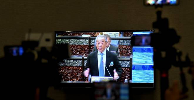 Muhyiddin pada hari pertama Persidangan Mesyuarat Kedua Penggal Ketiga, Parlimen Ke-14 di Bangunan Parlimen hari ini. - Gambar Bernama 