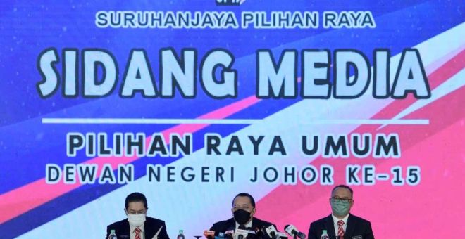 Abdul Ghani pada sidang media selepas mempengerusikan mesyuarat khas SPR berhubung PRN Johor, hari ini.