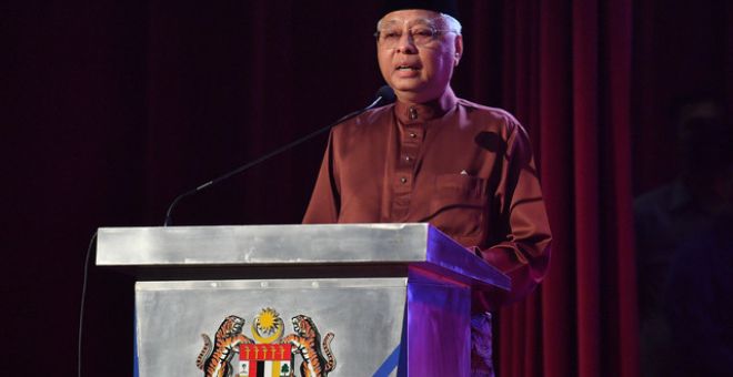 Ismail Sabri berucap pada Majlis Perasmian Simposium Pengantarabangsaan Bahasa Melayu di Dewan Bahasa dan Pustaka hari ini. - Gambar BERNAMA