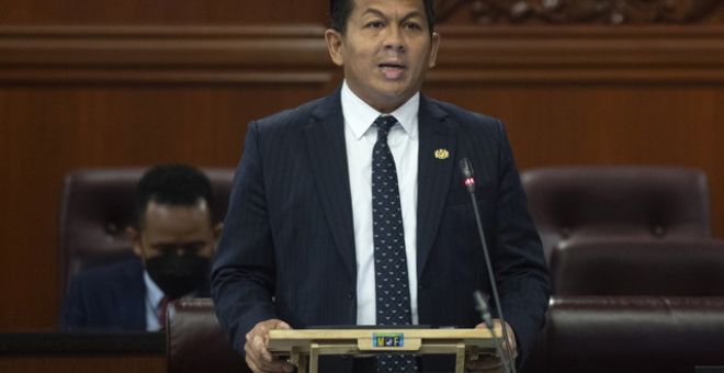  Timbalan Menteri Kewangan I merangkap Ahli Parlimen Paya Besar Datuk Mohd Shahar Abdullah pada Persidangan Dewan Negara di Bangunan Parlimen hari ini.