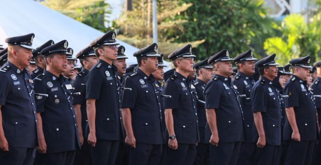 Pegawai dan anggota polis hadir pada Perhimpunan sempena Peringatan Hari Polis ke-217 Kontinjen Terengganu di Ibu Pejabat Polis Kontinjen (IPK) Terengganu hari ini. - Gambar BERNAMA