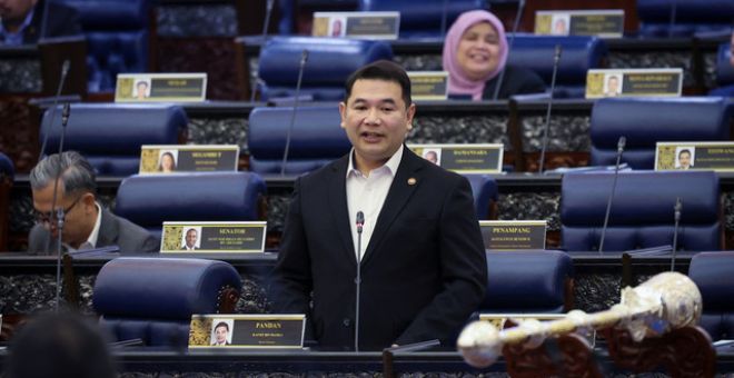 Rafizi ketika sesi soal jawab Pertanyaan-Pertanyaan Jawab Lisan pada Sidang Dewan Rakyat di Bangunan Parlimen hari ini. - Gambar BERNAMA