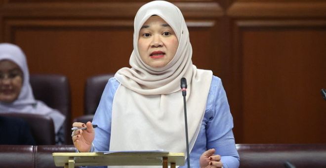 Fadhlina ketika menghadiri sesi Sidang Dewan Negara di Bangunan Parlimen hari ini. - Gambar BERNAMA