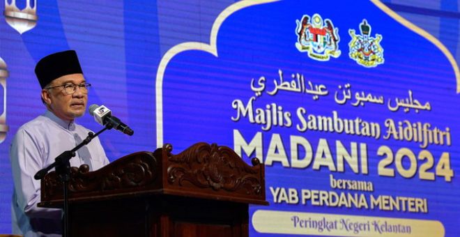 Anwar berucap pada Rumah Terbuka MADANI 2024 peringkat negeri Kelantan di Pusat Transformasi Luar Bandar (RTC) Tunjung malam tadi.-Gambar BERNAMA