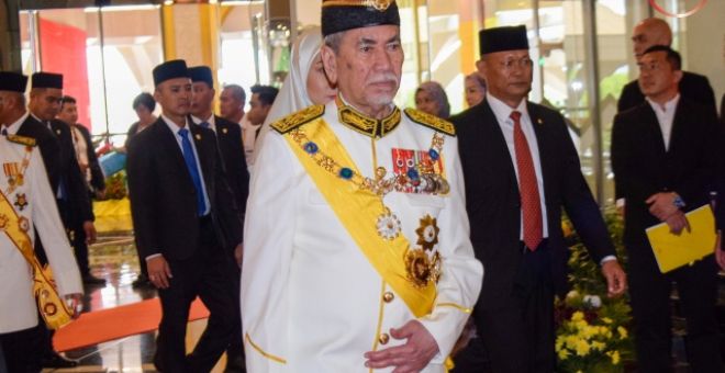 Tun Wan Junaidi tiba pada Persidangan Pertama Penggal Ketiga Dewan Undangan Negeri (DUN) Sarawak Yang Ke-19 hari ini. - Gambar Roystein Emmor
