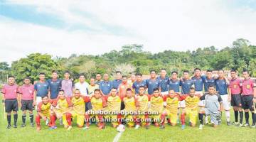 SERI: Alidin (berdiri sembilan kiri) bersama pasukan Limbang dan Labuan dan jawatankuasa tertinggi LFA di Kompleks Sukan Limbang petang kelmarin.